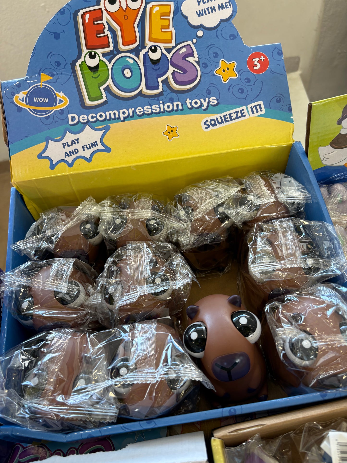 קפיברה ענקית מוציא עיניים