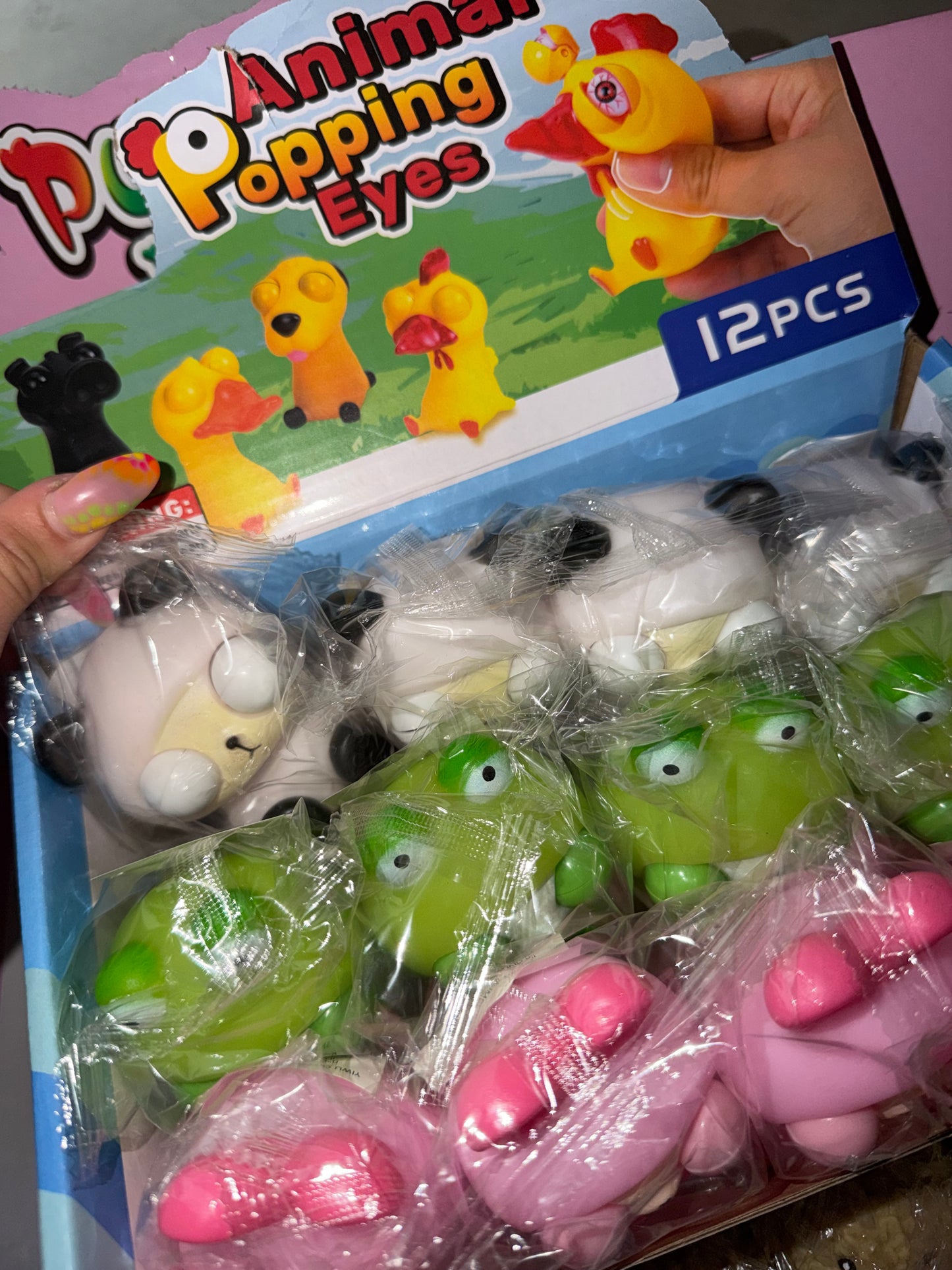 מוציא עיניים חיות