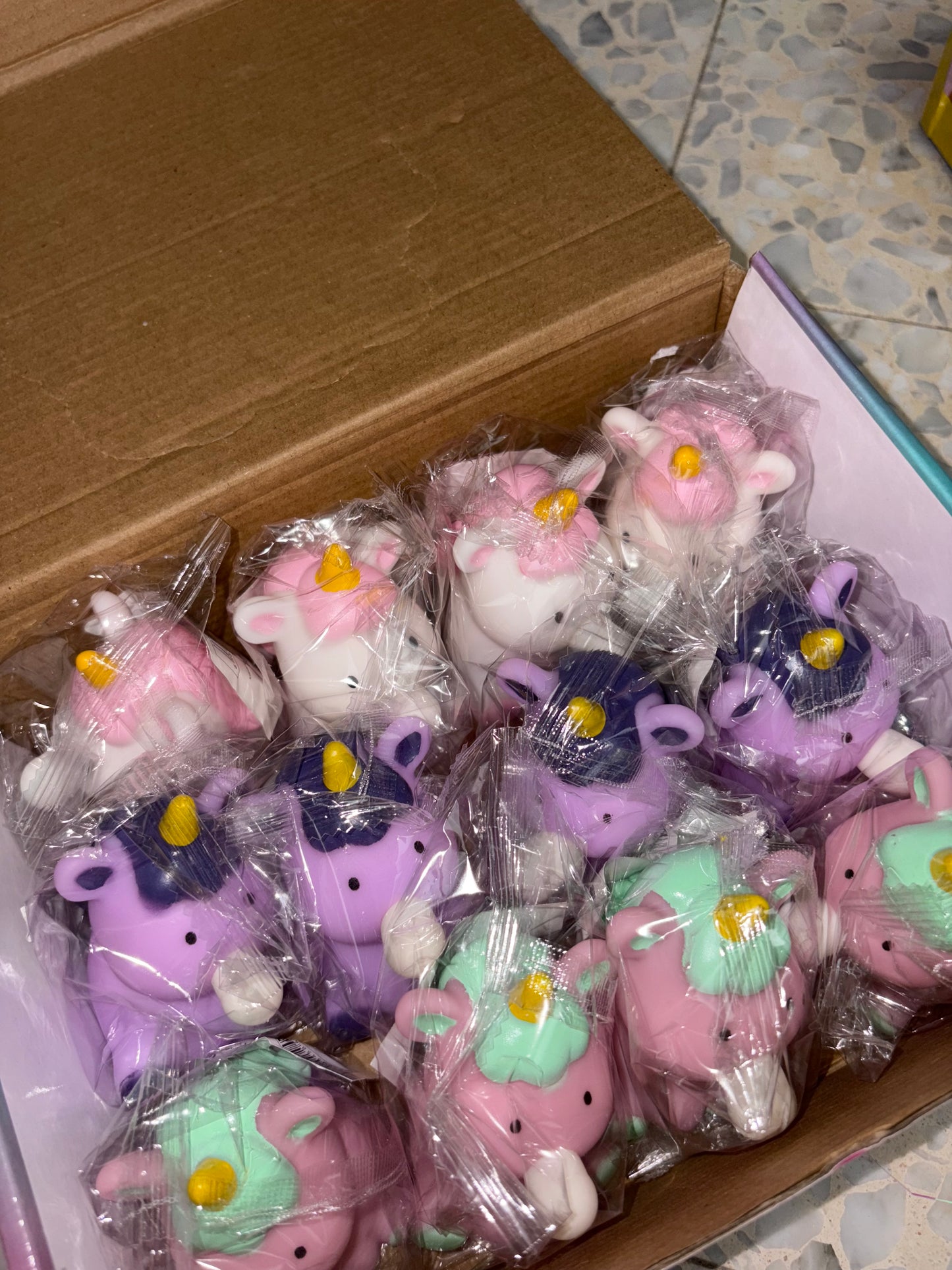 מפריח בועה חד קרן🦄