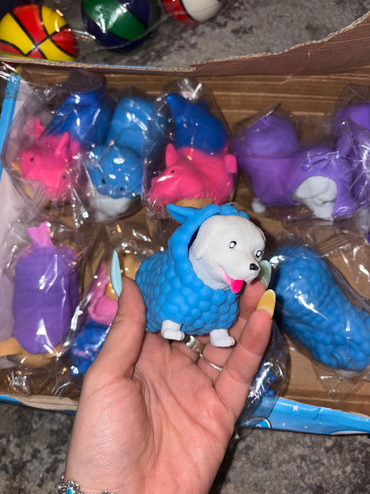 כלב נידו עם תחפושת