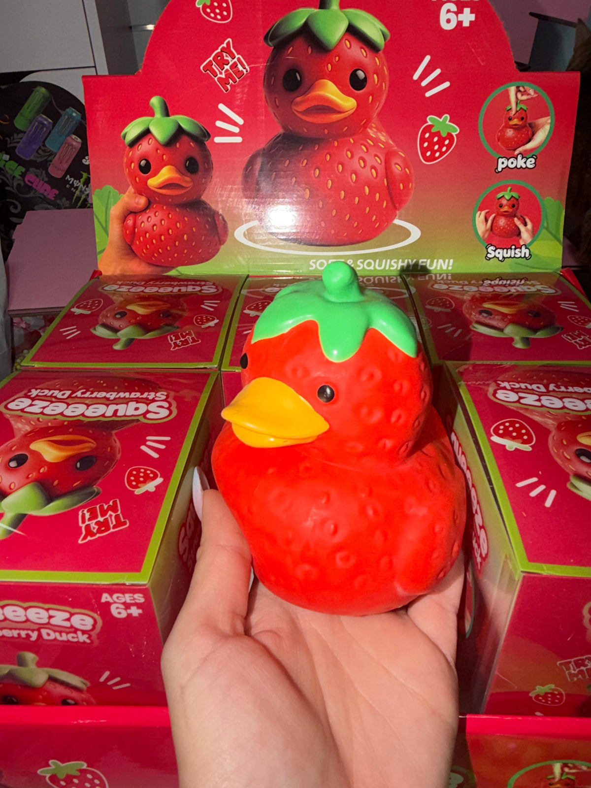 ברווז תות גדול 🦆 🍓