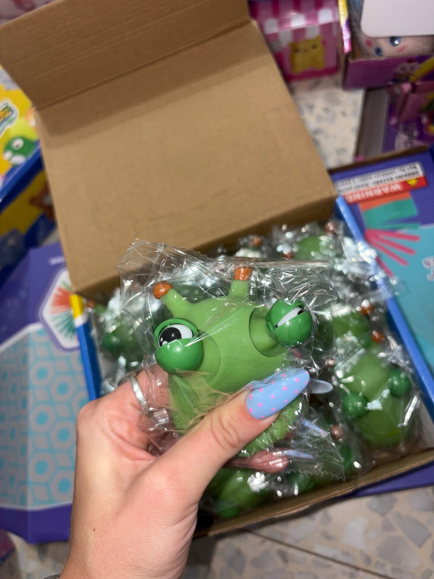 זחל מוציא עיניים