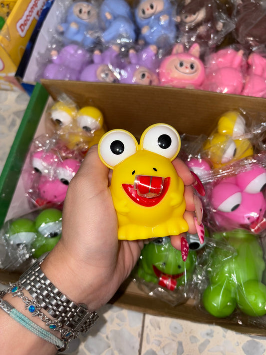 מוציא לשון צפרדע 🐸