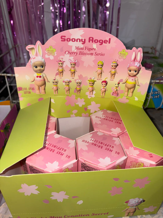 סוני אנגל עומד