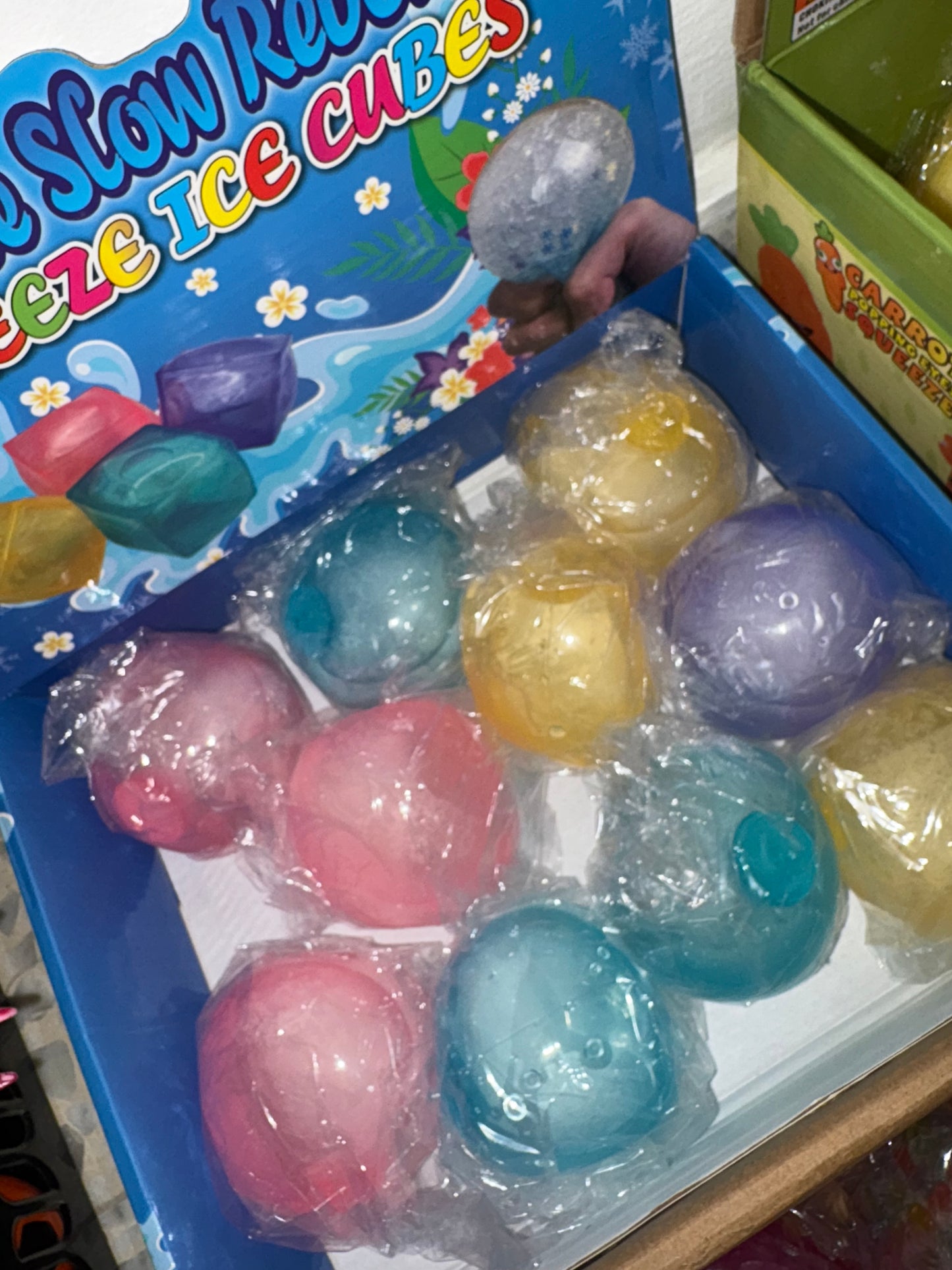 כדור מים שהולך לקרח