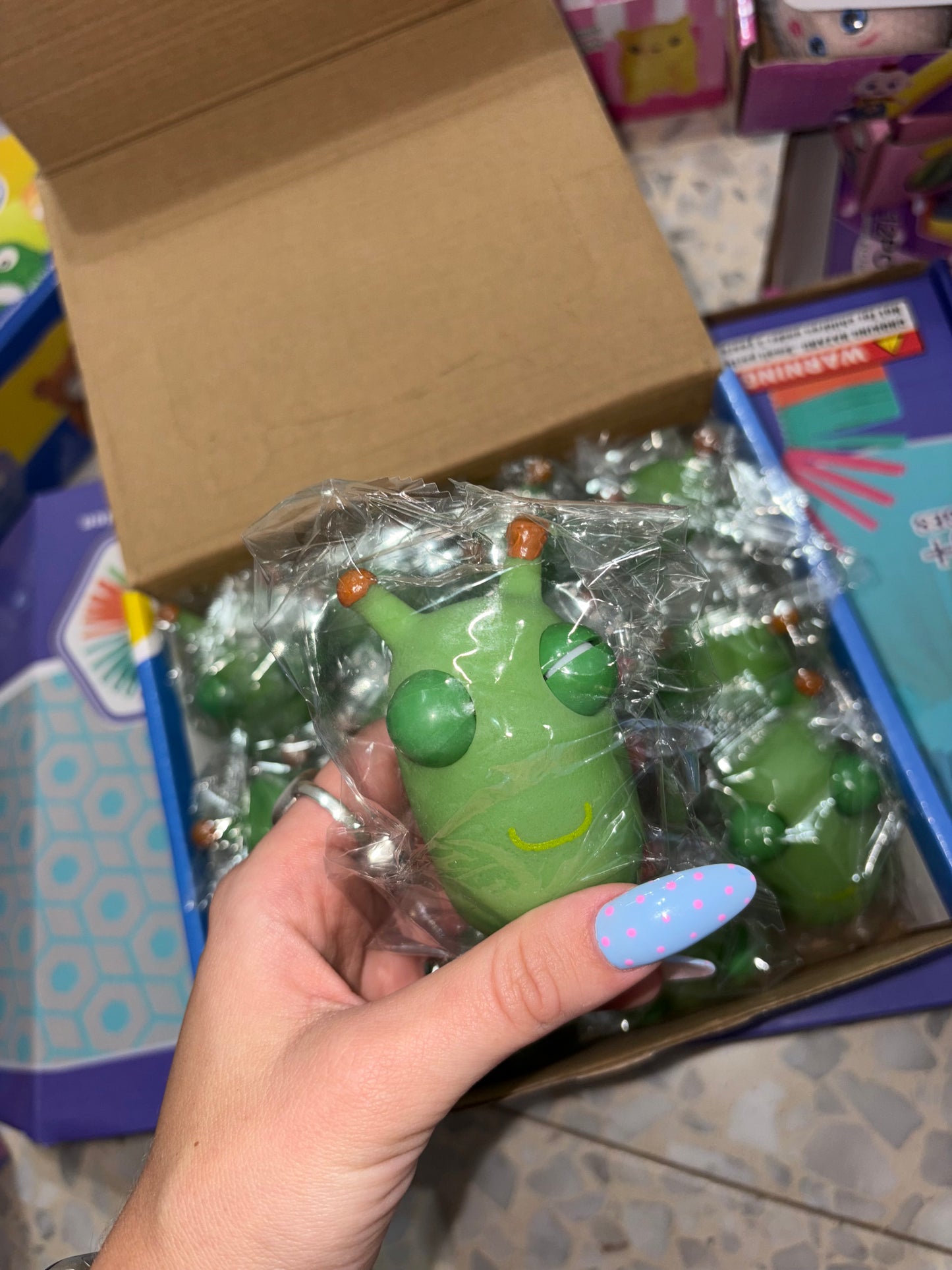 זחל מוציא עיניים